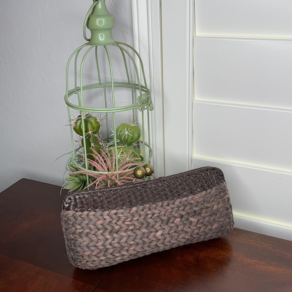 Kayu Brown Raffia & Cotton Clutch With Kiss Clasp - Picture 3 of 15